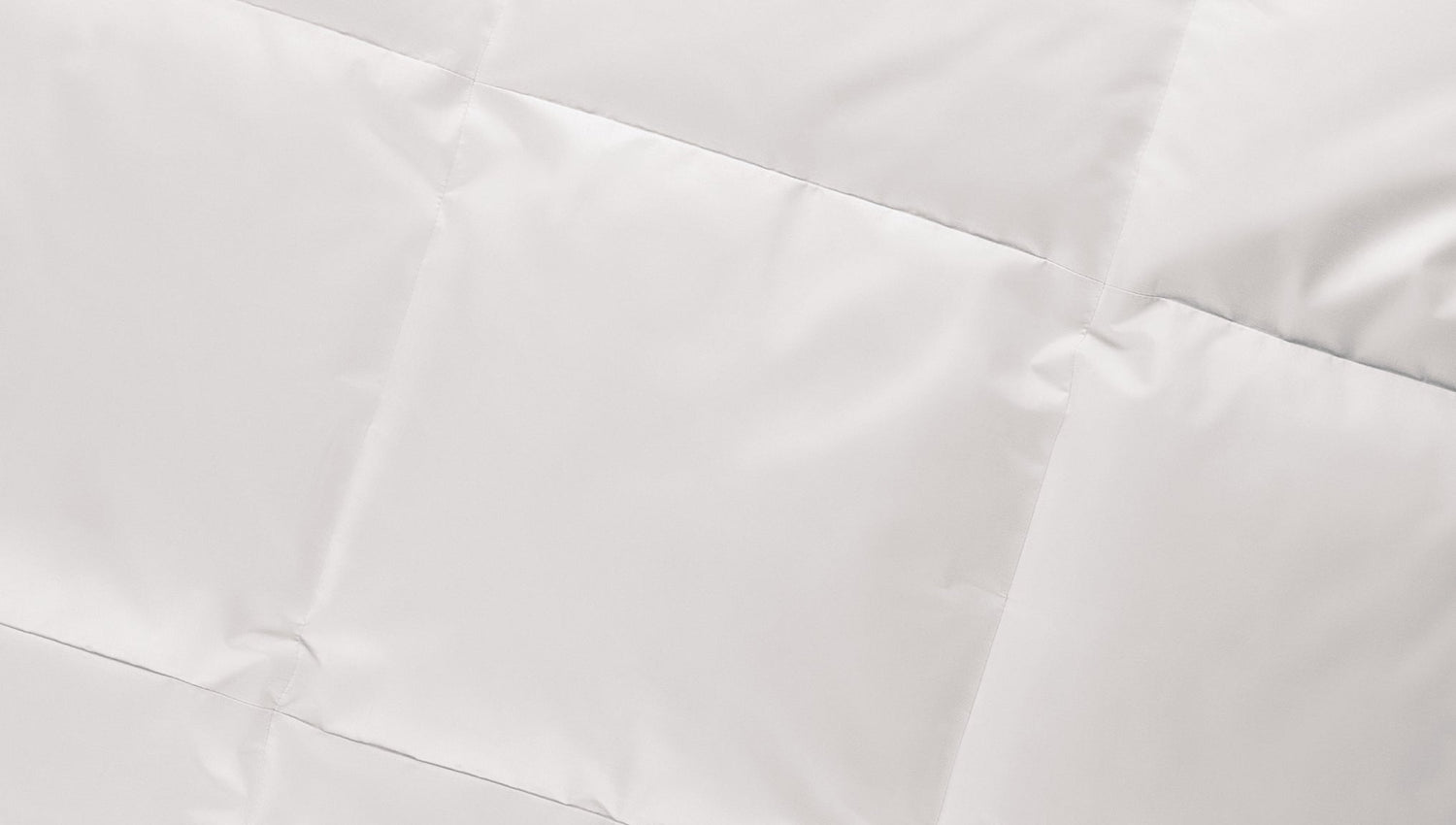 Close-up of Aurora Lilot Winter Goose Down Duvet demonstrating invisible seams.