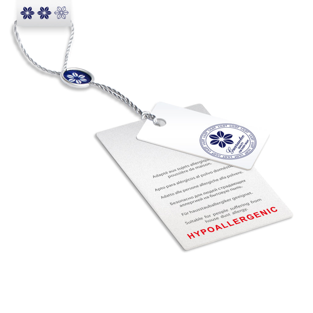 Close-up of a hypoallergenic product label for Aurora Lilot bedding, featuring a blue floral emblem, quality guarantee tag, and multilingual text detailing suitability for house dust allergy sufferers.